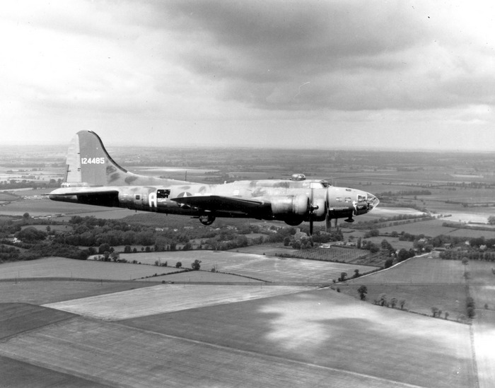 Boeing B-17F-10-BO Memphis Belle, 324-  