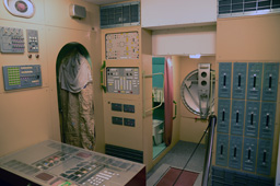 Слева от люка – космический туалет, Музей космонавтики