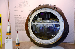 Спускаемый аппарат спутника картографирования земной поверхности «Ресурс-Ф1», музей «Самара Космическая»