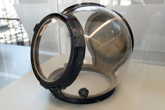 Шлем одного из первых советских авиационных скафандров, Центр «Космонавтика и авиация» на ВДНХ