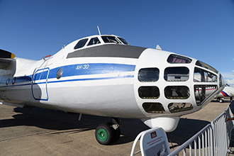 Самолёт воздушного наблюдения и аэрофотосъёмки Ан-30, авиационный кластер форума «Армия-2020»