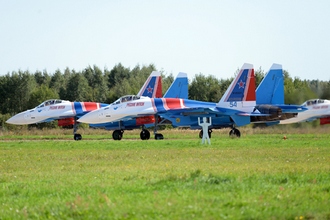 Пилотаж АГВП «Русские Витязи» на самолётах Су-35С, лётная программа форума «Армия-2021»