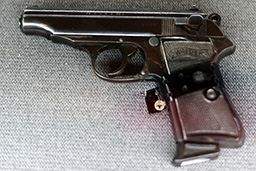 7,65-мм пистолет Walther PP, подаренный маршалу артиллерии Н.Н.Воронова артиллеристами Донского фронта, ЦМВС, г.Москва