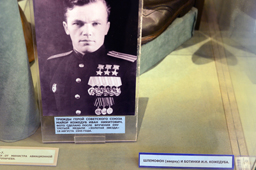 Трижды Герой Советского Союза гвардии майор Иван Никитович Кожедуб (фото сделано 18.08.1945 после вручения третьей медали «Золотая звезда»), ЦМВС, г.Москва