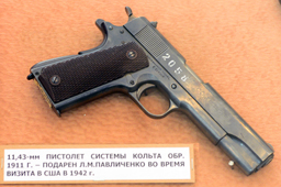 11,43-мм пистолет Кольт М1911 подарен Л.М.Павличенко Чикагской ассоциацией метких стрелков во время её поездки в США в 1942 году, ЦМВС, г.Москва