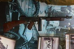 11,43-мм американский пистолет-пулемёт Томпсона M1928 с коробчатым магазином, ЦМВС, г.Москва