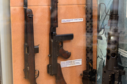 Поставки по ленд-лизу: 11,43-мм пистолет-пулемёт системы Рейзинга М50 , 11,43-мм пистолет-пулемёт системы Томпсона М1928, 7,62-мм пулемёт Браунинга М1919, ЦМВС, г.Москва