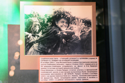 Снайперская пара: на переднем плане – ст. сержант Александра Шляхова (погибла в 1944 в Латвии) и сержант Клавдия Прядко (погибла в 1943 под Невелем), ЦМВС, г.Москва