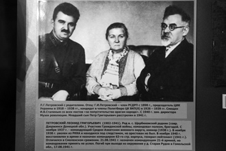 Комкор Леонид Григорьевич Петровский с родителями, ЦМВС, г.Москва