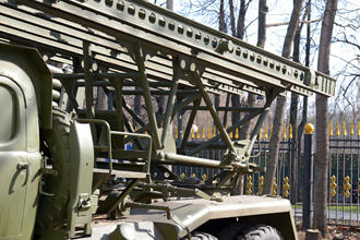 Боевая машина реактивной артиллерии БМ-13Н на ЗИС-151Н, ЦМВС