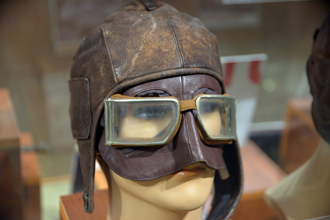 Лётный шлем и лицевая маска, принадлежали И.У. Павлову, ЦМВС, г.Москва