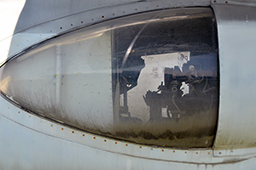 Под горизонтальным оперением - блистер кормовой герметичной кабины Ту-16КСР-2А