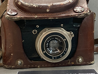 Фотоаппарат с дарственной гравировкой: «Академику-орденоносцу А.Н. Крылову от трудящихся ГОМЗ, 18 ноября 1939 года», Чувашский национальный музей