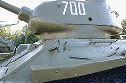 Характерный омский литьевой шов на скуле башни Т-34-85  