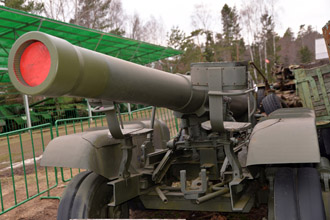Орудийная повозка БР-10 и ствол 203-мм гаубицы Б-4М, Военно-технический музей в селе Ивановское