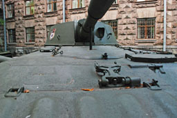 122-мм полковая самоходная гаубица 2С1 «Гвоздика», штаб Центрального военного округа, Екатеринбург