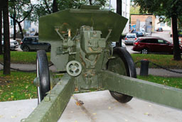122-мм гаубица М-30 образца 1938 года, штаб Центрального военного округа, Екатеринбург