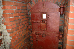 Входная дверь левого полукапонира, форт №11, г.Калининград