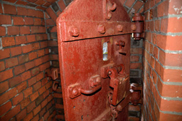 Входная дверь левого полукапонира, форт №11, г.Калининград