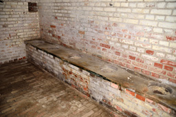 Солдатский туалет в правом крыле горжевой казармы, форт №11, г.Калининград