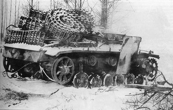 Самоходная артиллерийская установка StuG III, захваченная войсками 3-й армии. 2-й Белорусский фронт. Восточная Пруссия, февраль 1945 года 