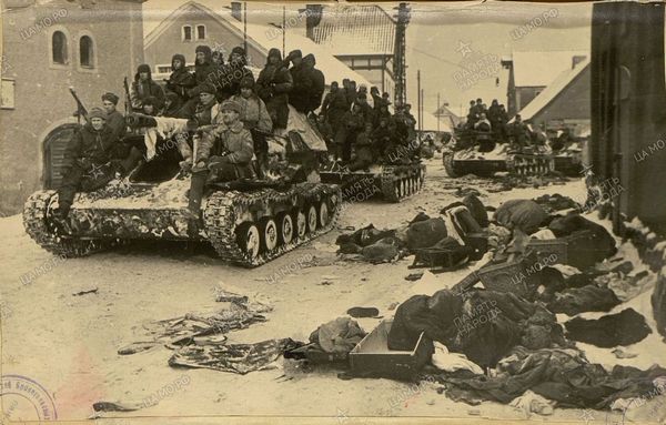 На улицах захваченного города Найденбург. Фото из альбома «Действия 5 гвардейской танковой армии в Восточной Пруссии»