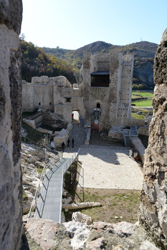 Башня, охранявшая Главные ворота, построенному при османах, Голубацкая крепость