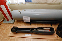 Противолодочная самонаводящаяся электрическая торпеда СЭТ-40 и реактивная глубинная бомба РГБ-60, Музей Балтийского флота 