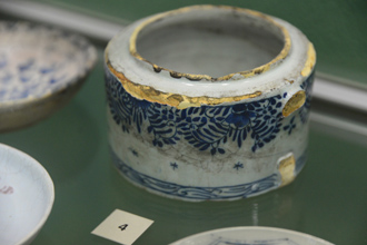 Коллекция посуды, поднятой с трёхмачтового галиота, затонувшего в районе острова Гогланд в середине XVIII века., Музей истории Кронштадта