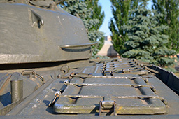 Ящики на левой надгусеничной полке Т-72, Казань 