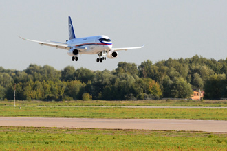 Первый серийный Сухой Superjet 100-95B (регистрация RA-97012) с законцовками крыла, МАКС-2019