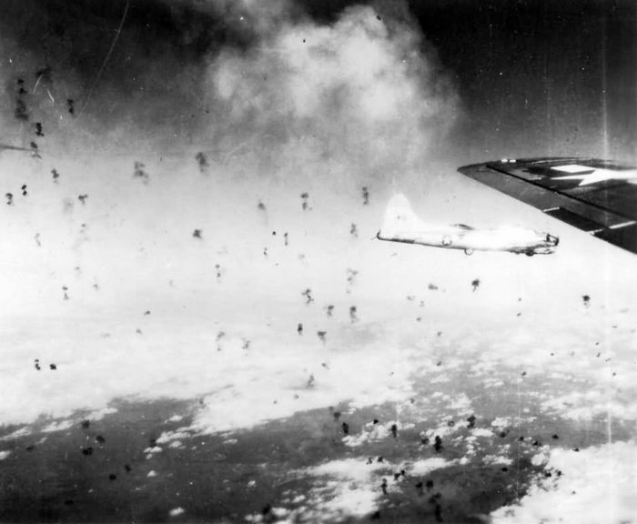 Бомбардировшики B-17 из 490-й бомбардировочной группы 