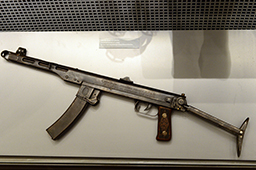 Самодельный пистолет-пулемёт, сконструированый по типу ППС-43 А.И. Судаева, музей истории Великой Отечественной войны, Минск