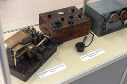 Телеграфный аппарат Морзе М-44, самолётный радиотелефонный передатчик, Центральный музей ВВС РФ, п.Монино