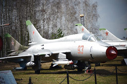 Су-17М3 (93, красный), Центральный музей ВВС РФ, п.Монино