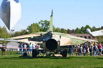 МиГ-27 (01, красный), Центральный музей ВВС РФ, п.Монино