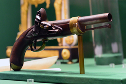 Французский кавалерийский кремнёвый пистолет эпохи Наполеоновских войн Pistolet modele An XIII (пистолет образца 13-го года, отсчёт по республиканскому календарю, а по григорианскому это 1805 год). Музей-панорама «Бородинская битва», г.Москва