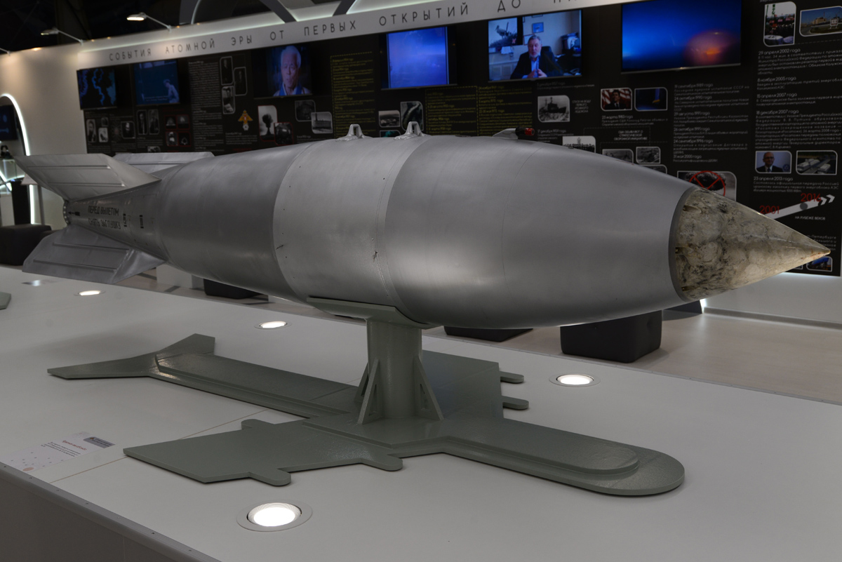 Макет тактической малогабаритной авиабомбы «244Н» с ядерным зарядом