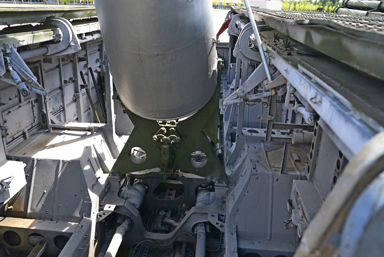 Пусковая установка 9П129  тактического ракетного комплекса 9К79 «Точка». Территория Конгрессно-выставочного центра «Патриот»