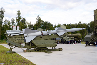 ЗУР В-750 (5Я23) на пусковой установке СМ-90 из состава ЗРК С-75М, парк «Патриот»