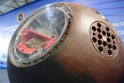 Спускаемый аппарат космического корабля «Восток». Выставка «Космические войска: через тернии к звёздам» в парке «Патриот» 