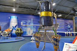 Спутник связи «Гонец-Д1». Выставка «Космические войска: через тернии к звёздам» в парке «Патриот» 