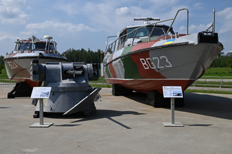 ����� ���������� ������ ������� UMS-1000: BG-23 (�� ���������) � BG-24 (�� ���������), �������� ��������� ������� �� ���� ���. ���� ��������