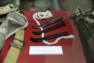 Принадлежности к станковому пулемёту Максима – нож для асбестовой нити, Музей отечественной военной истории в Падиково