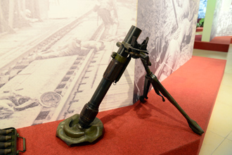 50-мм ротный миномёт РМ-40 образца 1940 года с установленным угломером-квадрантом , Музей отечественной военной истории в Падиково