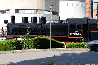 Паровоз Эр743-64 у музея-панорамы «Сталинградская битва», Волгоград