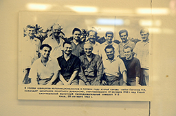 Группа офицеров-интернационалистов. В первом ряду второй справа – майор И.М.Герченов, командир зрдн уничтожившего 27 октября 1962 года американский самолёт-разведчик U-2 