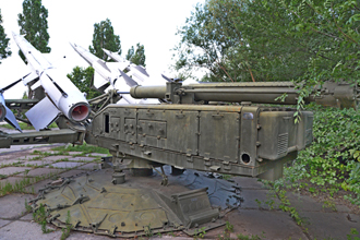 Пусковая установка 5П73 с ракетами 5В27 из состава ЗРК С-125, «Музей боевой и трудовой славы» в Парке Победы, Саратов