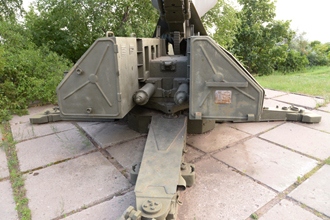 Пусковая установка СМ-63-II с ракетой 13Д из состава ЗРК С-75, «Музей боевой и трудовой славы» в Парке Победы, Саратов