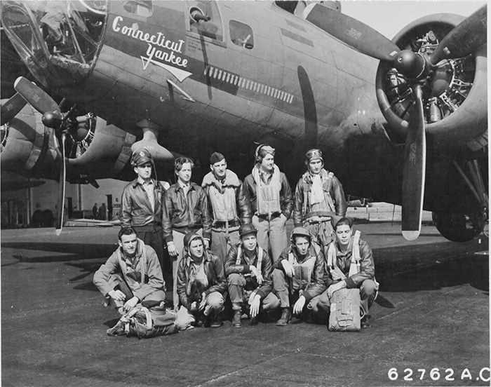 27 мая 1943 года. Лейтенант Джеймс Веринис и экипаж B-17 «Connecticut Yankee»